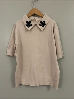 Cream Short-Sleeve Collared Knit Top with Black Floral Collar Detail Smal